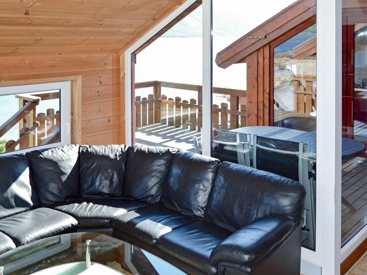 Holiday Home Hovik II Rød エクステリア 写真
